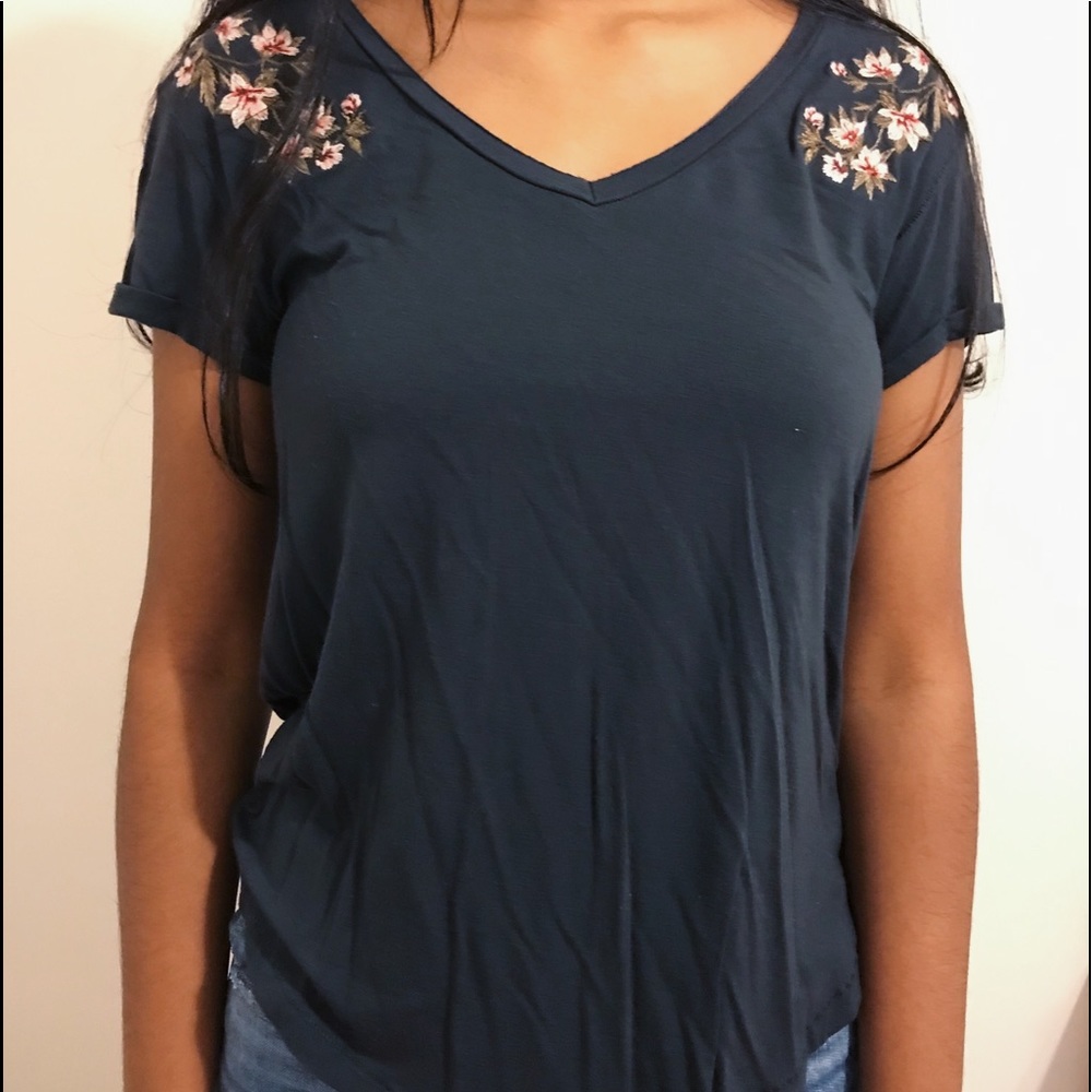 american eagle v-neck with floral details